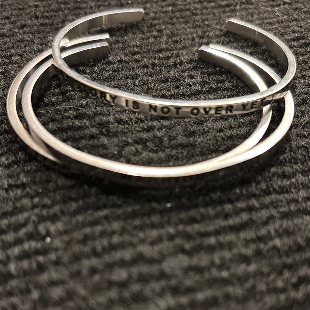 Mantra Bands Silver Tone Inspirational Cuff Bracelet Set - Picture 4 of 11